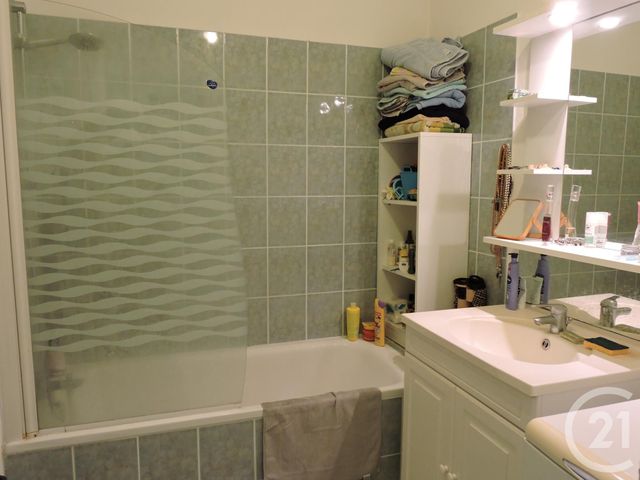 Appartement F2 &agrave; louer - 2 pi&egrave;ces - 43,40 m2 - Lisieux - 14 - BASSE-NORMANDIE