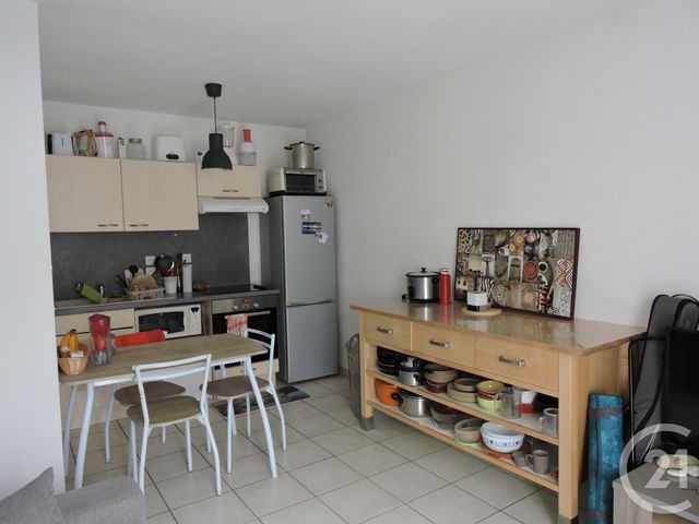 Appartement F2 &agrave; louer - 2 pi&egrave;ces - 43,40 m2 - Lisieux - 14 - BASSE-NORMANDIE