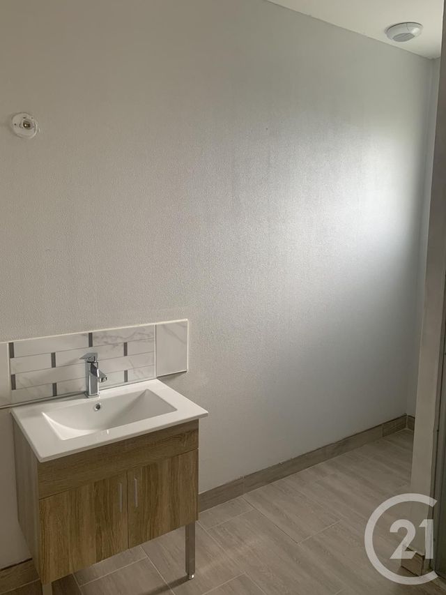 Maison &agrave; louer - 4 pi&egrave;ces - 108,69 m2 - Lisieux - 14 - BASSE-NORMANDIE