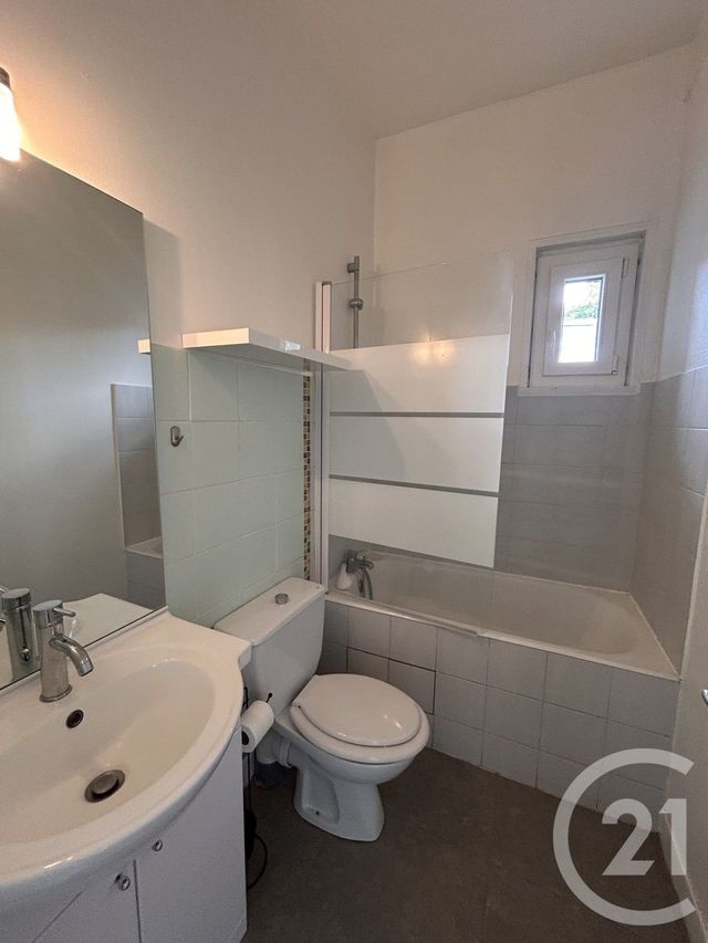 Appartement F2 &agrave; louer - 2 pi&egrave;ces - 39 m2 - Lisieux - 14 - BASSE-NORMANDIE
