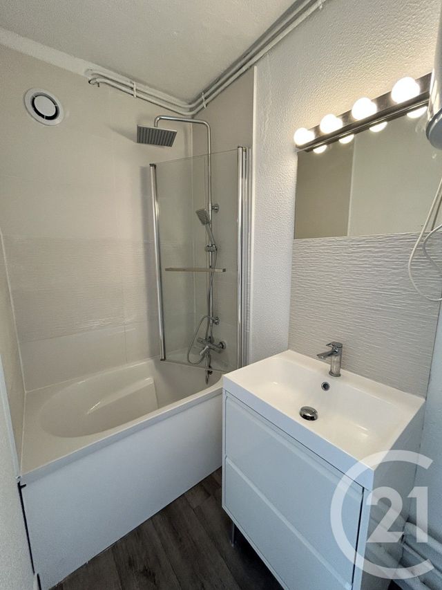 Appartement F1 &agrave; louer - 1 pi&egrave;ce - 30 m2 - Lisieux - 14 - BASSE-NORMANDIE