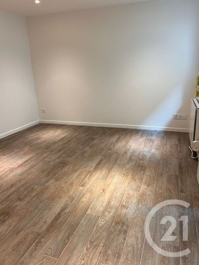 Appartement Studio &agrave; louer - 1 pi&egrave;ce - 19 m2 - Lisieux - 14 - BASSE-NORMANDIE