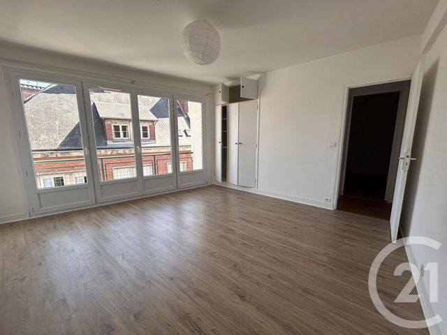 Appartement F4 &agrave; louer - 4 pi&egrave;ces - 94,09 m2 - Lisieux - 14 - BASSE-NORMANDIE