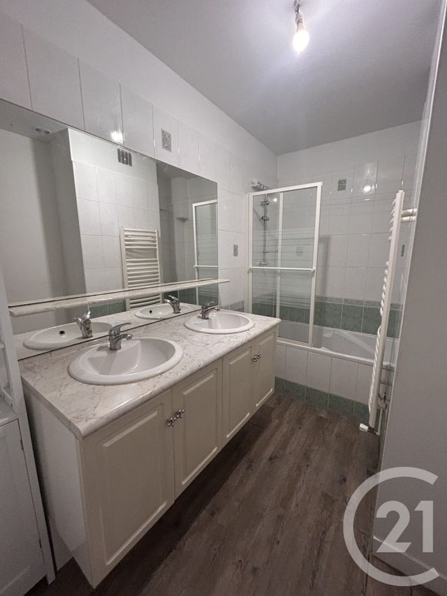 Appartement F4 &agrave; louer - 4 pi&egrave;ces - 94,09 m2 - Lisieux - 14 - BASSE-NORMANDIE