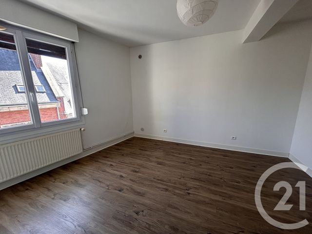 Appartement F4 &agrave; louer - 4 pi&egrave;ces - 94,09 m2 - Lisieux - 14 - BASSE-NORMANDIE