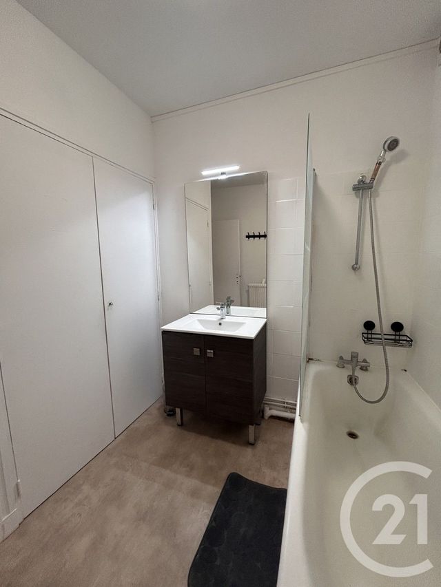 Appartement Studio &agrave; louer - 1 pi&egrave;ce - 22,82 m2 - Lisieux - 14 - BASSE-NORMANDIE