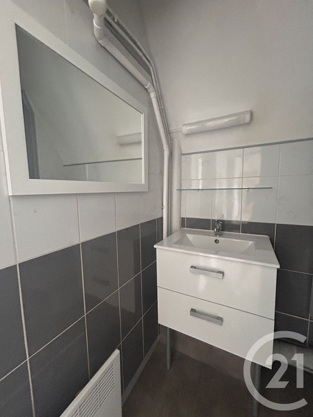 Appartement F2 &agrave; louer - 2 pi&egrave;ces - 37 m2 - Lisieux - 14 - BASSE-NORMANDIE