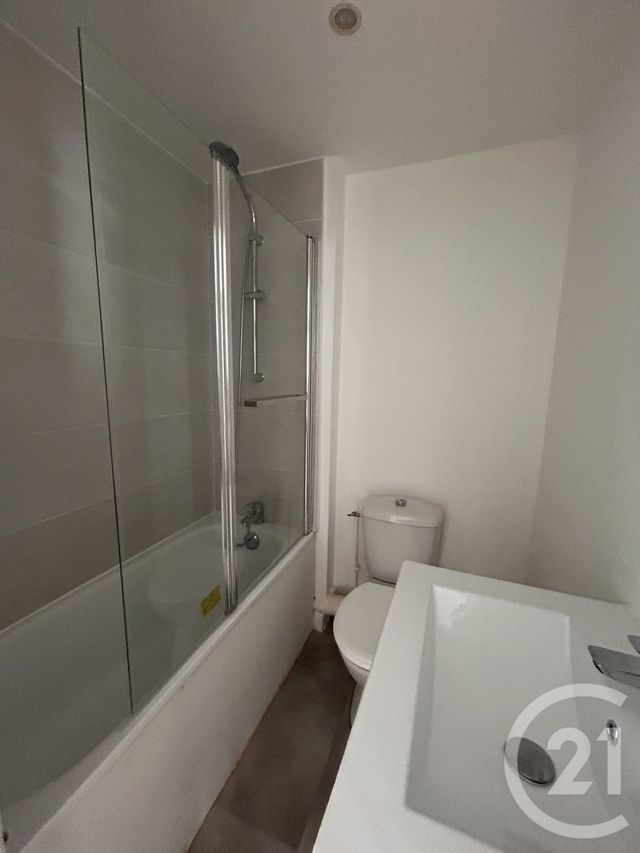 Appartement F2 &agrave; louer - 2 pi&egrave;ces - 30 m2 - Lisieux - 14 - BASSE-NORMANDIE