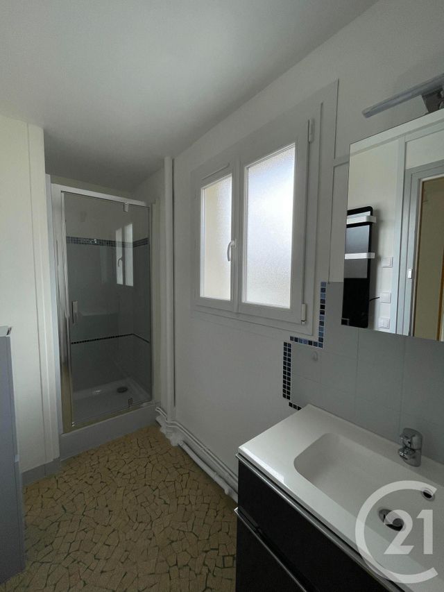 Appartement F3 &agrave; louer - 3 pi&egrave;ces - 62,70 m2 - Lisieux - 14 - BASSE-NORMANDIE