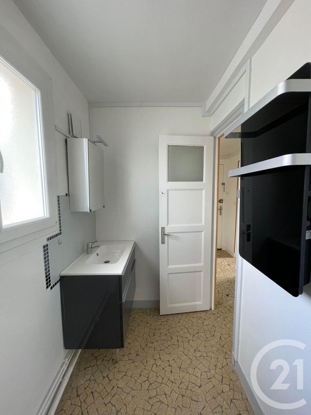 Appartement F3 &agrave; louer - 3 pi&egrave;ces - 62,70 m2 - Lisieux - 14 - BASSE-NORMANDIE