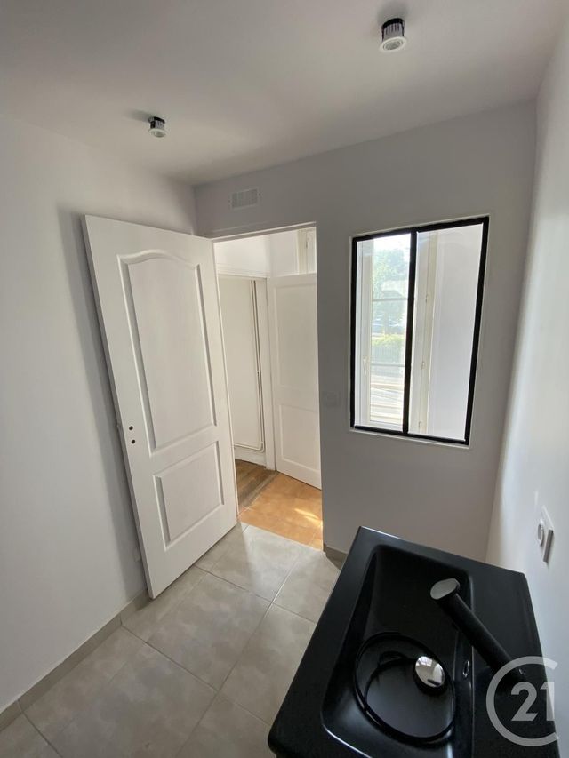 Appartement T3 &agrave; louer - 3 pi&egrave;ces - 68,78 m2 - Lisieux - 14 - BASSE-NORMANDIE