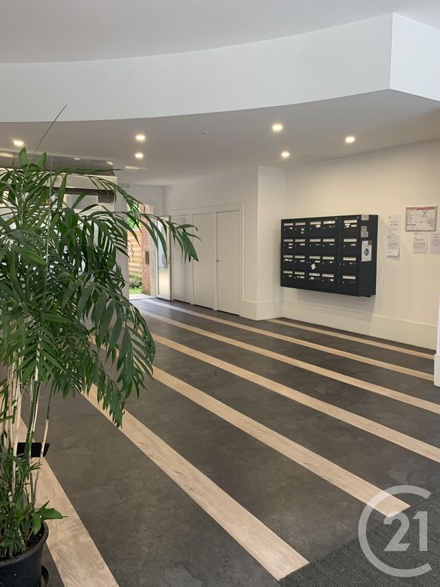 Appartement F2 &agrave; louer - 2 pi&egrave;ces - 39,45 m2 - Lisieux - 14 - BASSE-NORMANDIE