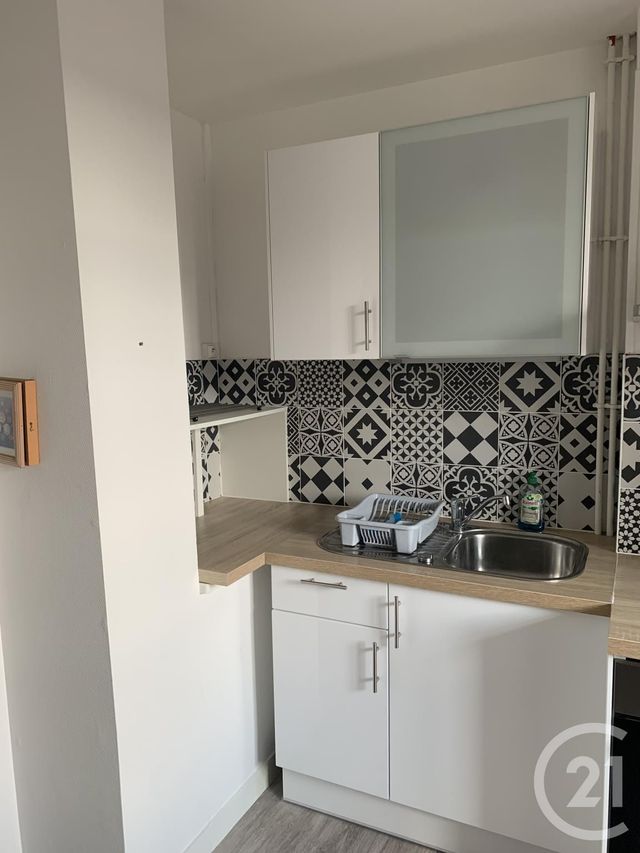 Appartement F2 &agrave; louer - 2 pi&egrave;ces - 39,45 m2 - Lisieux - 14 - BASSE-NORMANDIE