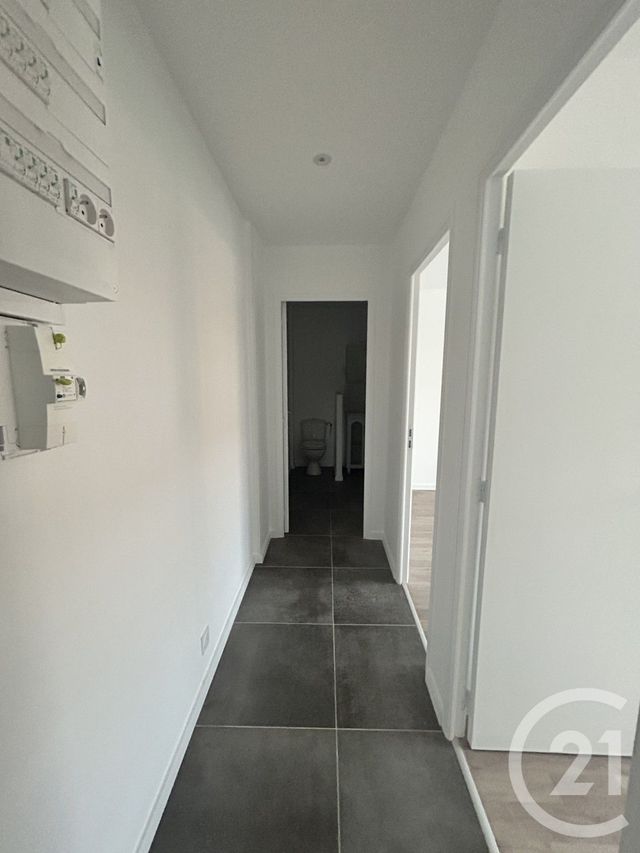 Appartement F3 &agrave; louer - 3 pi&egrave;ces - 60,40 m2 - Lisieux - 14 - BASSE-NORMANDIE