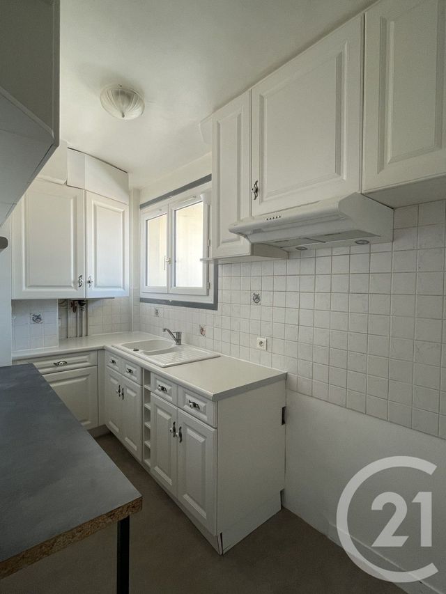 Appartement T2 &agrave; louer - 3 pi&egrave;ces - 52,50 m2 - Lisieux - 14 - BASSE-NORMANDIE