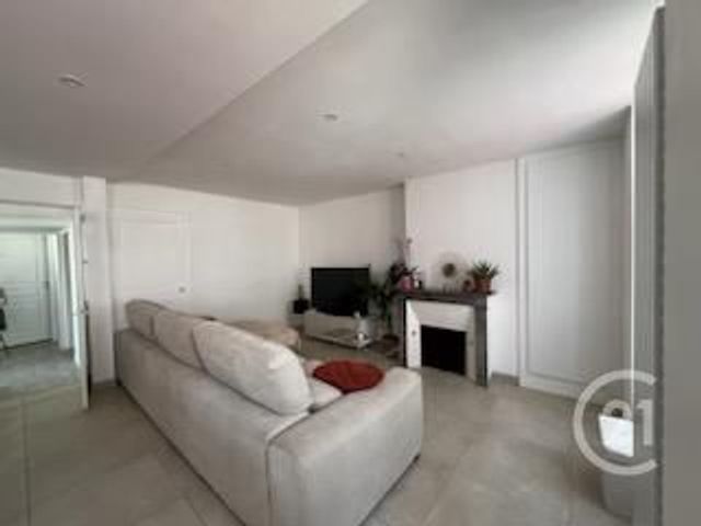 Maison &agrave; louer - 3 pi&egrave;ces - 67,12 m2 - Chateaudun - 28 - CENTRE