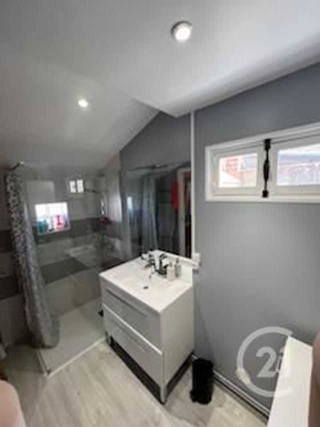 Maison &agrave; louer - 3 pi&egrave;ces - 67,12 m2 - Chateaudun - 28 - CENTRE