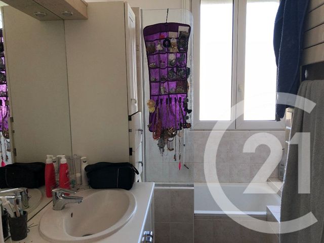 Appartement à louer - 3 pièces - 51,89 m2 - Chateaudun - 28 - CENTRE