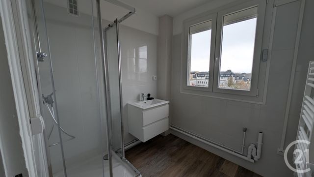 Appartement &agrave; louer - 3 pi&egrave;ces - 54 m2 - Chateaudun - 28 - CENTRE