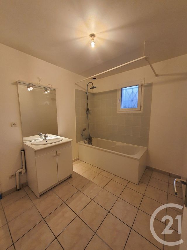 Maison &agrave; louer - 4 pi&egrave;ces - 92,93 m2 - Chateaudun - 28 - CENTRE