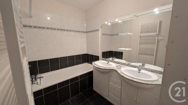 Maison &agrave; louer - 5 pi&egrave;ces - 99,39 m2 - Beauce La Romaine - 41 - CENTRE