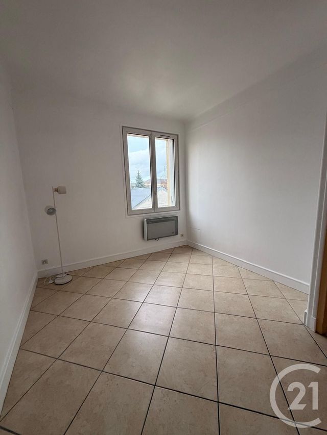 Appartement &agrave; louer - 3 pi&egrave;ces - 51,89 m2 - Chateaudun - 28 - CENTRE