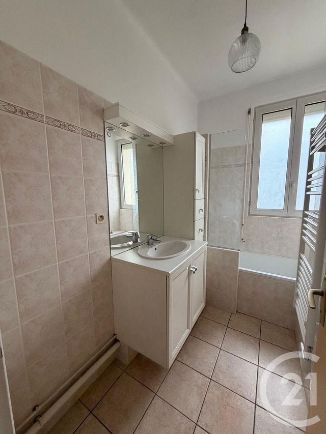 Appartement &agrave; louer - 3 pi&egrave;ces - 51,89 m2 - Chateaudun - 28 - CENTRE