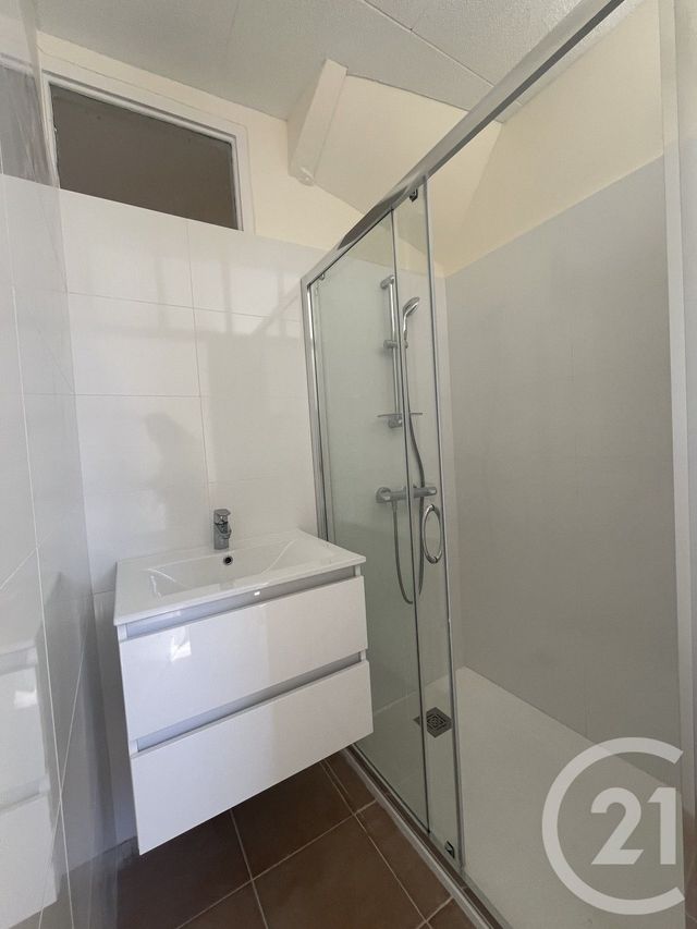 Appartement F2 &agrave; louer - 2 pi&egrave;ces - 56,02 m2 - Cloyes Les Trois Rivieres - 28 - CENTRE