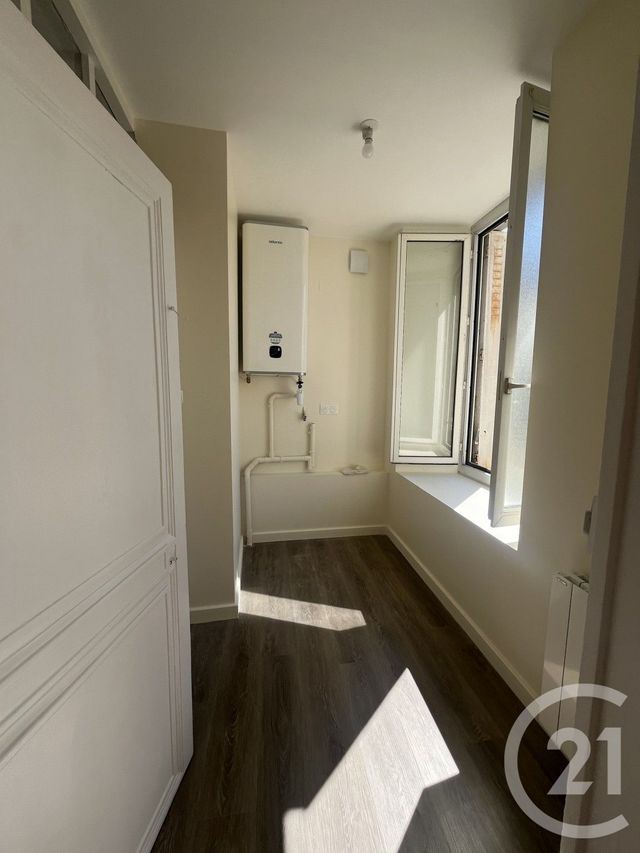 Appartement F2 &agrave; louer - 2 pi&egrave;ces - 56,02 m2 - Cloyes Les Trois Rivieres - 28 - CENTRE