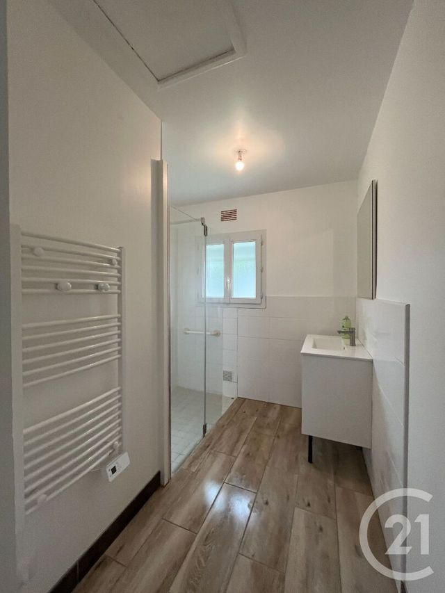 Maison &agrave; louer - 4 pi&egrave;ces - 77 m2 - Chateaudun - 28 - CENTRE