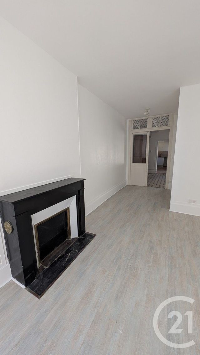 Maison &agrave; louer - 5 pi&egrave;ces - 142,03 m2 - Chateaudun - 28 - CENTRE