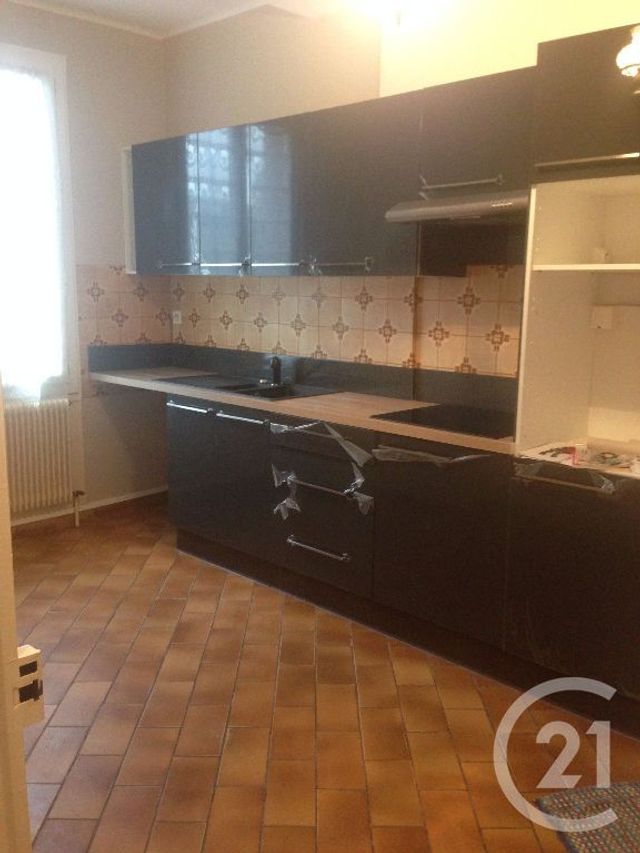 Maison &agrave; louer - 4 pi&egrave;ces - 86 m2 - Cloyes Sur Le Loir - 28 - CENTRE
