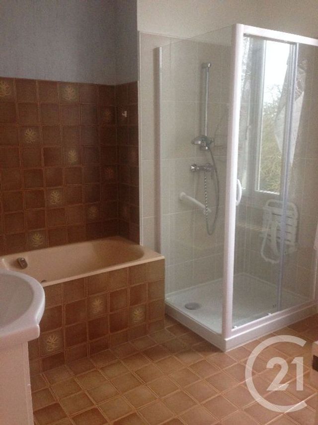 Maison &agrave; louer - 4 pi&egrave;ces - 86 m2 - Cloyes Sur Le Loir - 28 - CENTRE