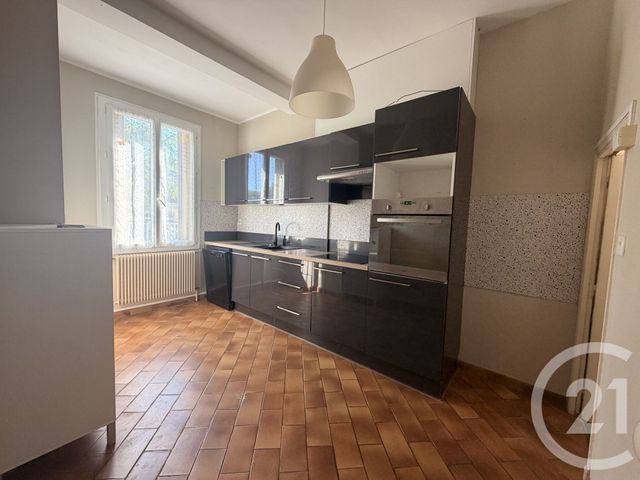 Maison &agrave; louer - 4 pi&egrave;ces - 86 m2 - Cloyes Sur Le Loir - 28 - CENTRE