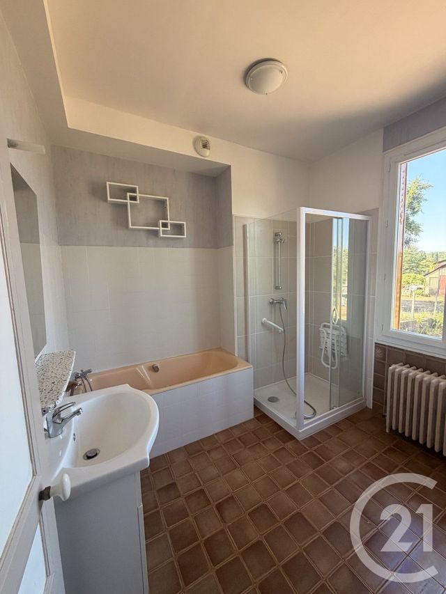 Maison &agrave; louer - 4 pi&egrave;ces - 86 m2 - Cloyes Sur Le Loir - 28 - CENTRE