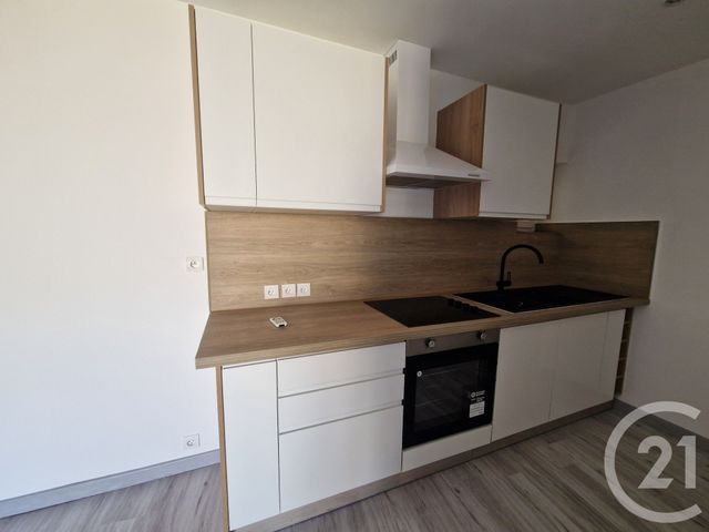 Appartement &agrave; louer - 3 pi&egrave;ces - 64,81 m2 - Bonneval - 28 - CENTRE