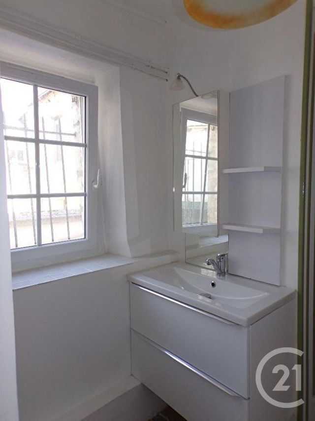 Maison &agrave; louer - 3 pi&egrave;ces - 61,16 m2 - Chateaudun - 28 - CENTRE