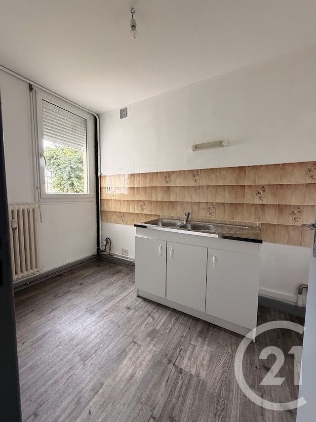 Appartement F4 &agrave; louer - 4 pi&egrave;ces - 51 m2 - Chateaudun - 28 - CENTRE