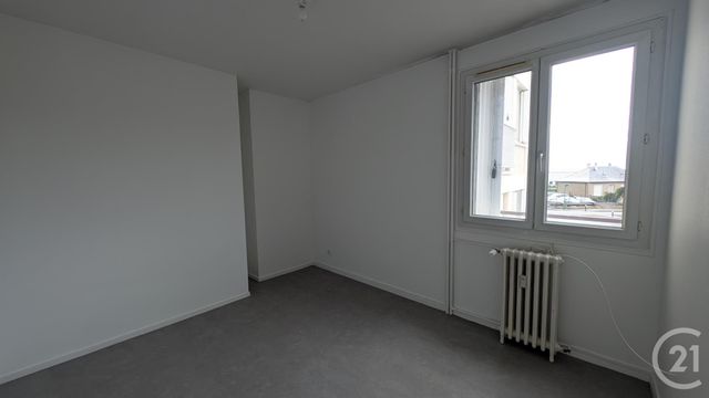 Appartement &agrave; louer - 4 pi&egrave;ces - 67 m2 - Chateaudun - 28 - CENTRE