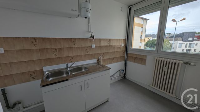 Appartement &agrave; louer - 4 pi&egrave;ces - 67 m2 - Chateaudun - 28 - CENTRE