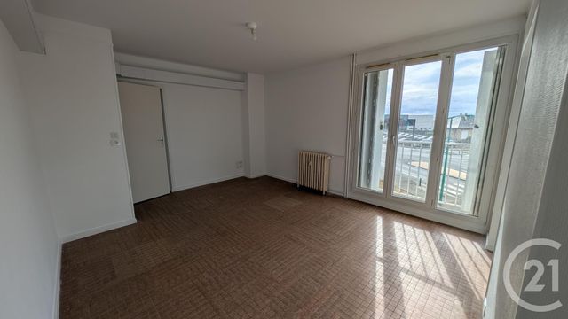 Appartement &agrave; louer - 4 pi&egrave;ces - 67 m2 - Chateaudun - 28 - CENTRE