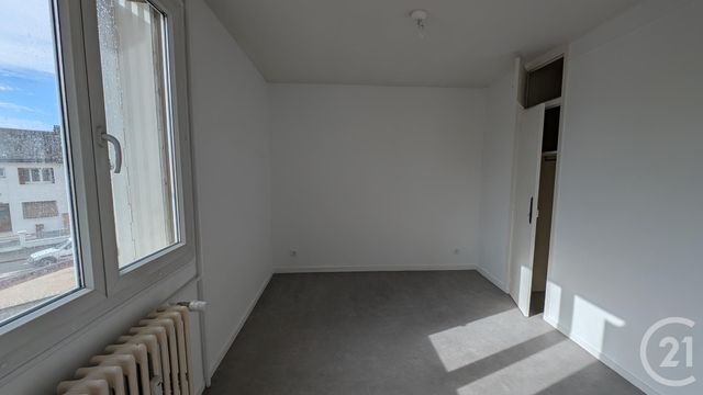 Appartement &agrave; louer - 4 pi&egrave;ces - 67 m2 - Chateaudun - 28 - CENTRE