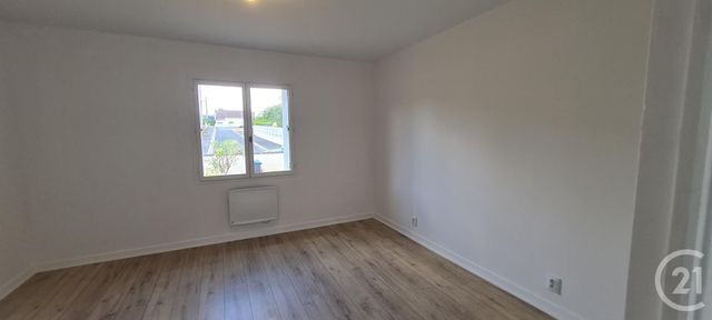 Maison &agrave; louer - 3 pi&egrave;ces - 71,50 m2 - Chateaudun - 28 - CENTRE