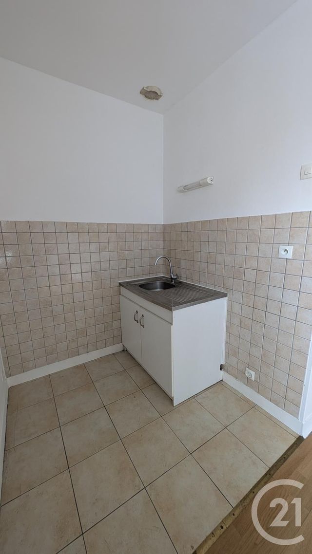 Appartement Studio &agrave; louer - 1 pi&egrave;ce - 23,74 m2 - Chateaudun - 28 - CENTRE