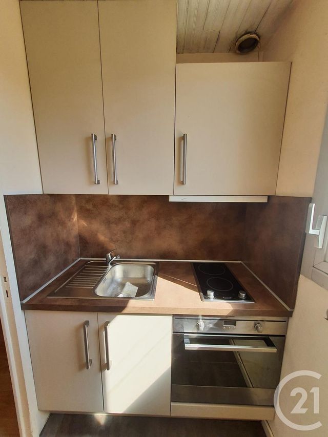 Appartement &agrave; louer - 2 pi&egrave;ces - 50 m2 - Chateaudun - 28 - CENTRE