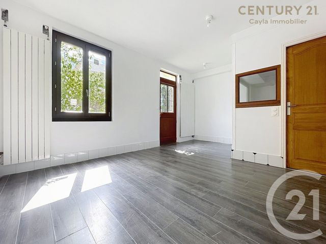 Appartement F1 &agrave; louer - 1 pi&egrave;ce - 26,03 m2 - Suresnes - 92 - ILE-DE-FRANCE