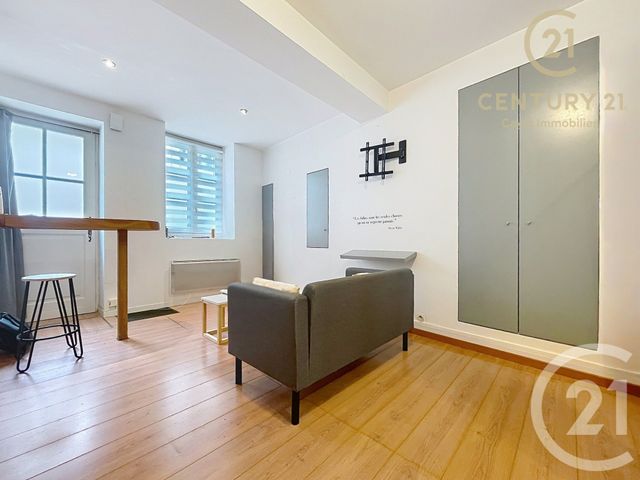 Appartement Studio &agrave; louer - 1 pi&egrave;ce - 24,55 m2 - Puteaux - 92 - ILE-DE-FRANCE