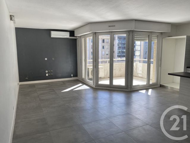 Appartement T3 &agrave; louer - 3 pi&egrave;ces - 70 m2 - Marseille - 13008 - PROVENCE-ALPES-COTE-D-AZUR