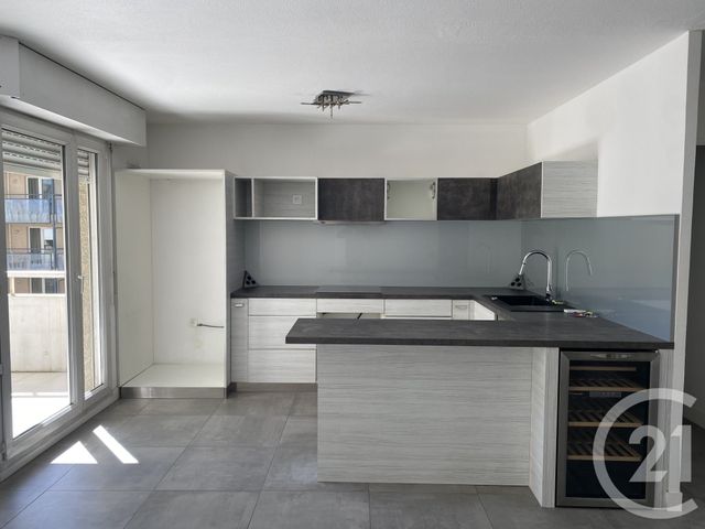 Appartement T3 &agrave; louer - 3 pi&egrave;ces - 70 m2 - Marseille - 13008 - PROVENCE-ALPES-COTE-D-AZUR