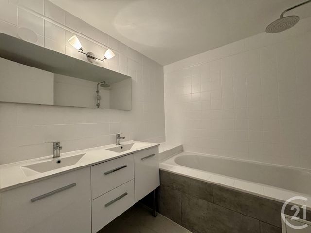 Appartement &agrave; louer - 4 pi&egrave;ces - 95,01 m2 - Bordeaux - 33 - AQUITAINE